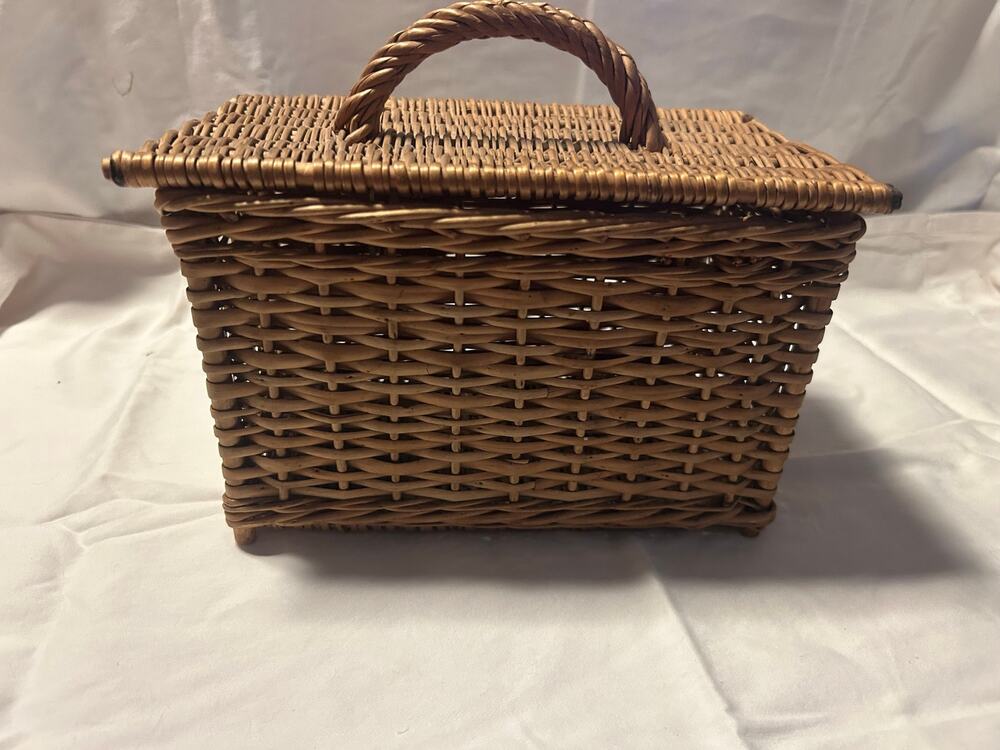 Vintage French wicker basket with lid